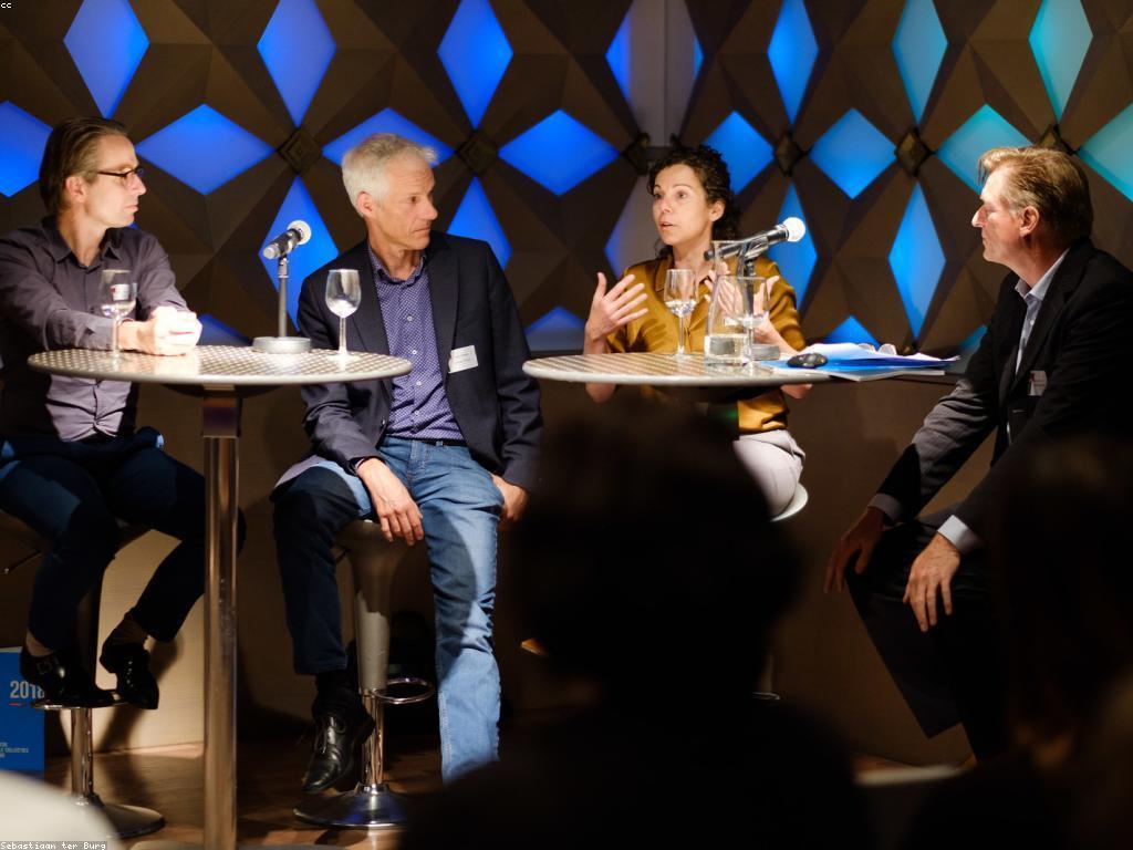 ផលប៉ះពាល់នៃមាតិកាឌីជីថលលើការយល់ដឹងសង្គម